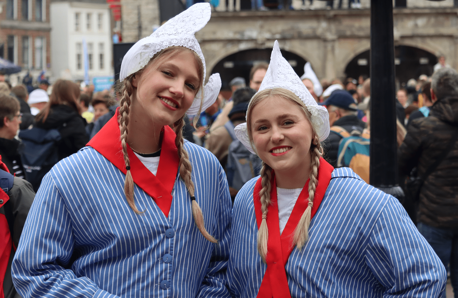 Gouda kaasmarkt kaasmeisjes Gouda Cheese Market cheese girls