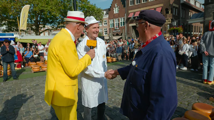 phil-rosenthal-somebody-feed-phil-gouda-cheese